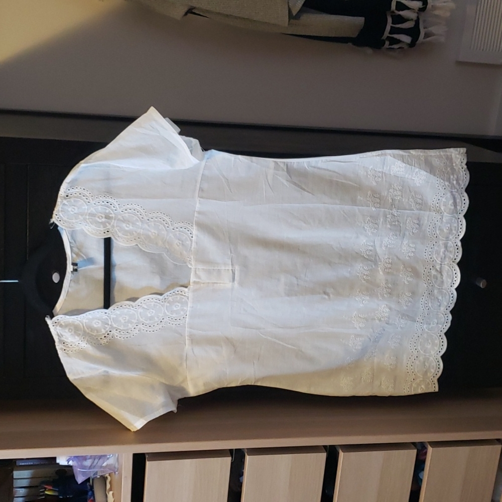 Fashion Mia top, white in color. Xlrg size but measures to a very tight 38 chest